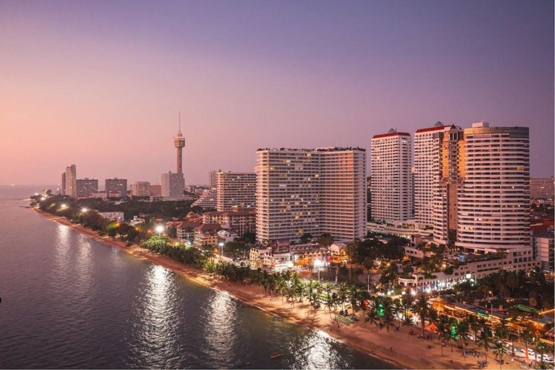 Jomtien Palm Beach Hotel and Resort Over view