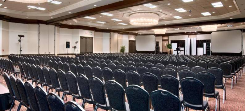 威奇托机场希尔顿逸林酒店(DoubleTree by Hilton Hotel Wichita Airport)图片