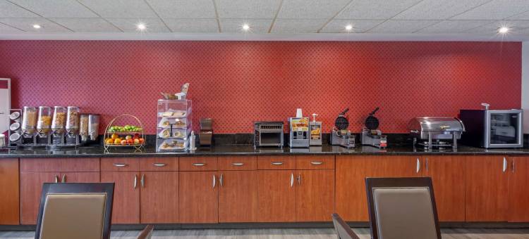 伯灵顿贝斯特韦斯特优质套房酒店(Best Western Plus Burlington Inn  Suites)图片