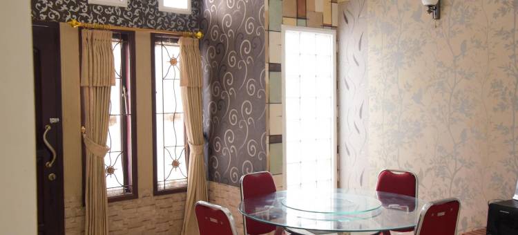 红多兹酒店-近格尔萨特里亚普沃科托(RedDoorz Near Gor Satria Purwokerto)图片