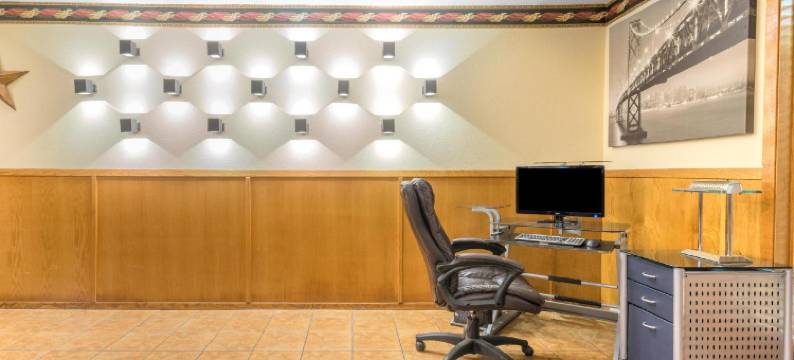 韦科大学区速8酒店(Super 8 by Wyndham Waco University Area)图片