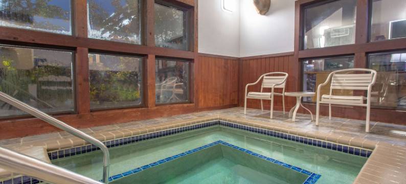 布莱克里弗福尔斯美吟温德姆酒店(AmericInn by Wyndham Black River Falls I-94 on ATV Trail)图片