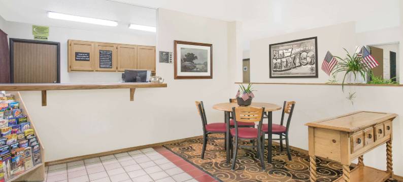 布鲁姆菲尔德温德姆速8酒店(Super 8 by Wyndham Bloomfield)图片