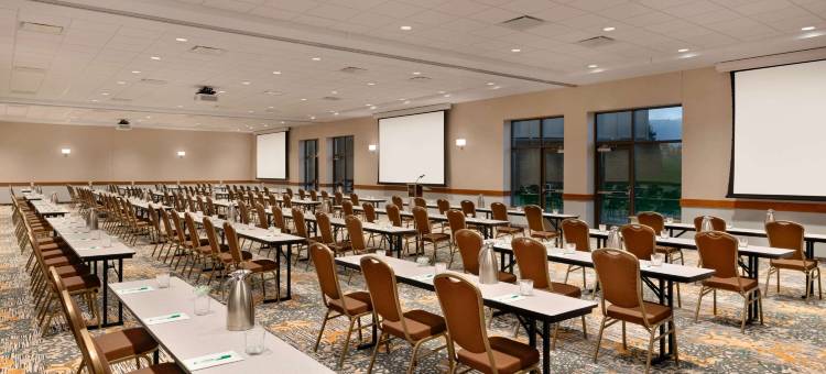 州立学院温德姆花园酒店(Wyndham Garden State College)图片