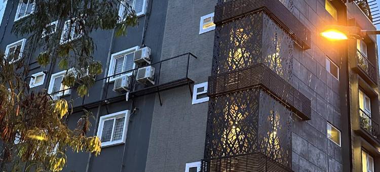 黄金伊万娜酒店(Royal Ace Luxur)图片