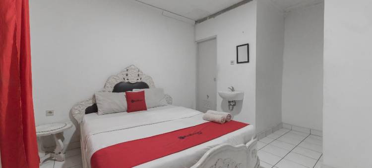红门酒店-近帕西尔哈亚姆车站芝安朱尔(RedDoorz Near Terminal Pasir Hayam Cianjur)图片