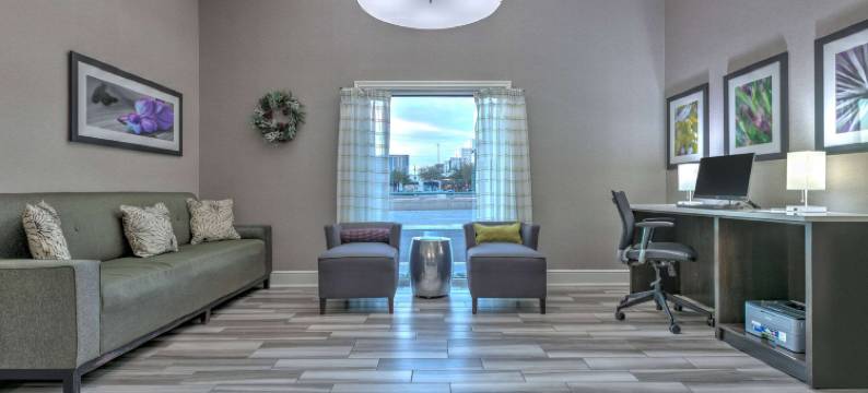 达拉斯上城拉昆塔温德姆酒店(La Quinta Inn by Wyndham Dallas Uptown)图片