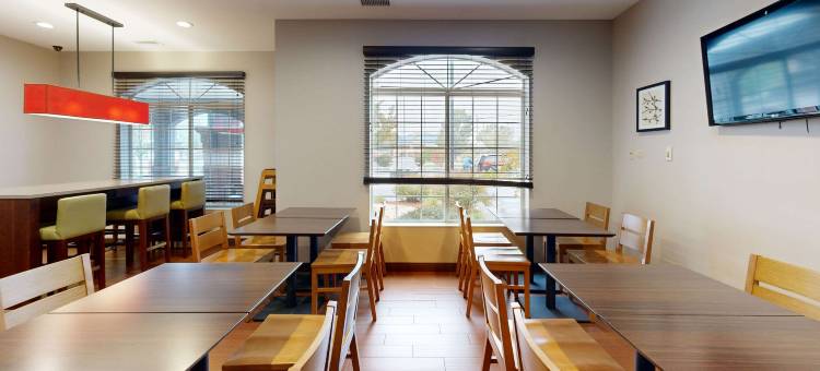 密歇根市丽怡酒店(Country Inn & Suites by Radisson, Michigan City, IN)图片