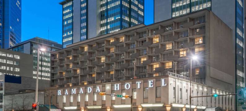 卡尔加里市中心华美达广场酒店(Ramada Plaza by Wyndham Calgary Downtown)图片