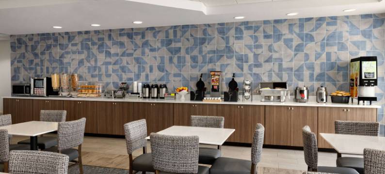 斯普林菲尔德机场广场拉昆塔温德姆套房酒店(La Quinta Inn & Suites by Wyndham Springfield Airport Plaza)图片