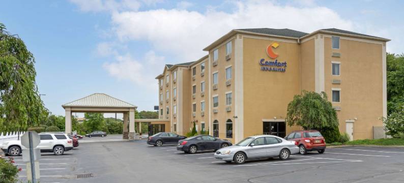 威尔克斯巴里竞技场舒适套房酒店(Comfort Inn & Suites Wilkes Barre - Arena)图片