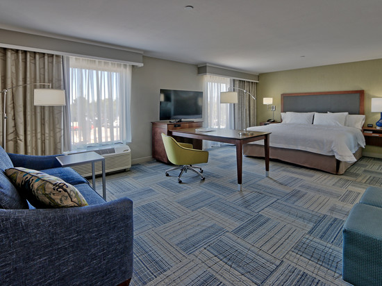 拉斯克鲁塞斯10号州际公路欢朋套房酒店