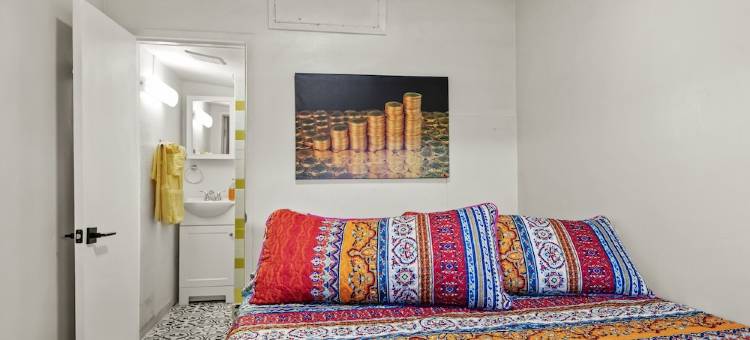 Downtown Blonde Bungalow w/Fully Fenced BIG YARD, AC, W/D, 2 Samsung Smart TVs图片