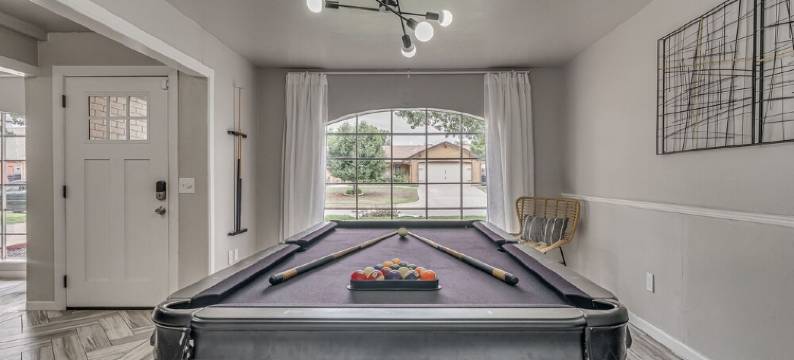 North OKC - Large, Modern Home with Pool and Game Room图片