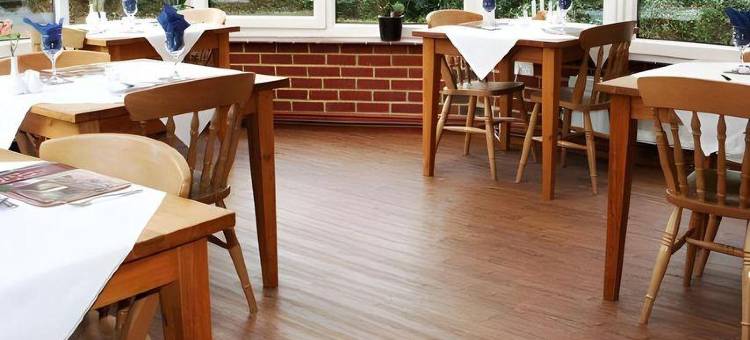 特里维斯沃特霍乡村酒店(Trivelles Waterhall Country Gatwick Hotel & Airport Parking)图片