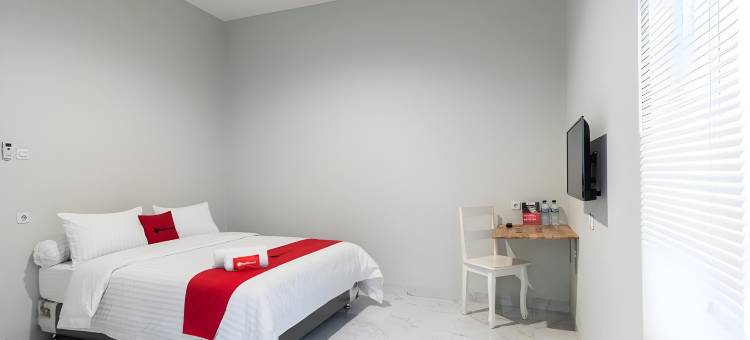 红多兹Plus酒店-近USU棉兰医院2号(RedDoorz Plus Near RS Usu Medan 2)图片
