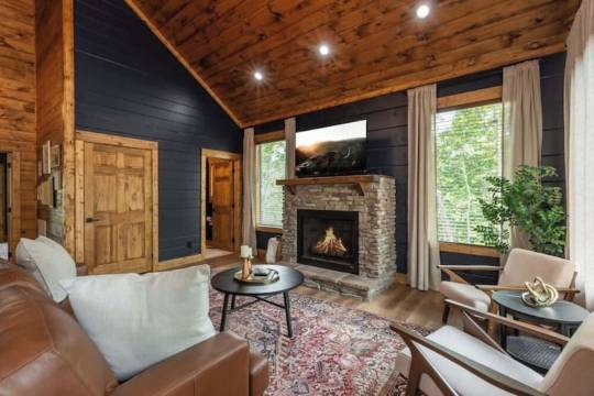 Relax'd & Rest'D- Couples Cabin w/ Big Views, Private Hot Tub, Fire Pit, Deck