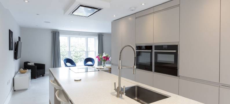 温莎市中心无暇镇房(Immaculate Central Windsor Town House with Parking)图片