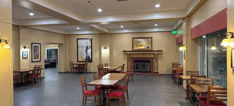 格里利市中心凯艺酒店及会议中心(Quality Inn and Conference Center Greeley Downtown)图片