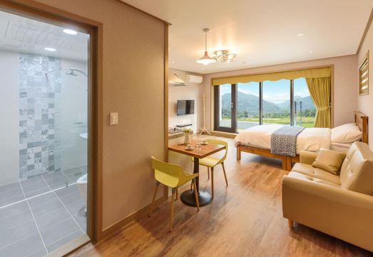 Gyeongpoen Pension Hotel Overview