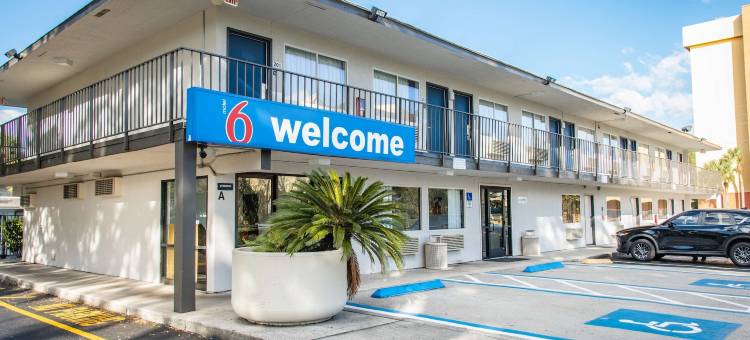 奥兰多6号基西米正门东汽车旅馆(Motel 6 Kissimmee, FL - Orlando)图片