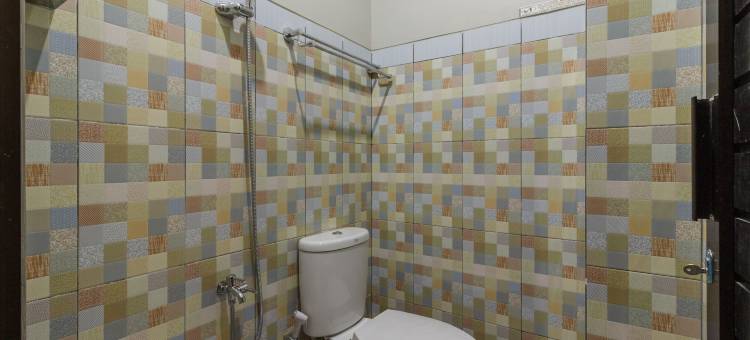红多兹Plus酒店-近马那多玛拉拉扬海滩(RedDoorz Plus Near Pantai Malalayang Manado)图片