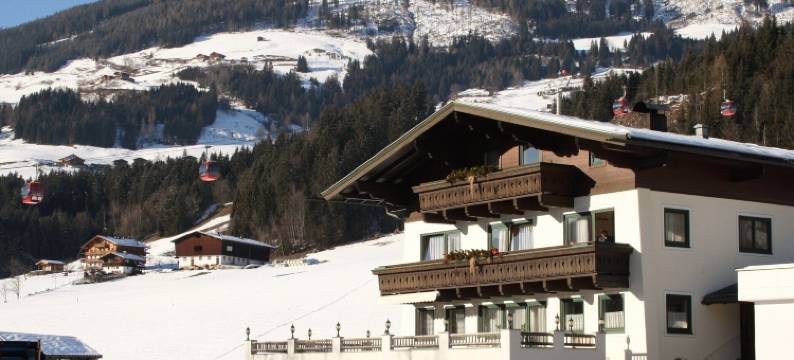 萨尔茨堡带露台和乡村景观的高档公寓(Upscale Apartment in Salzburg with Terrace and Country Views)图片