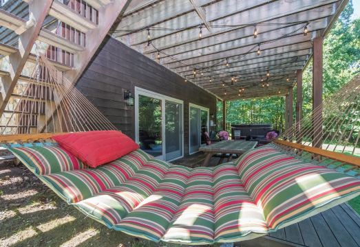 Lucky 12 Hotel Overview