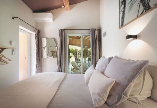 Bastide Sainte Trinide Hotel Overview