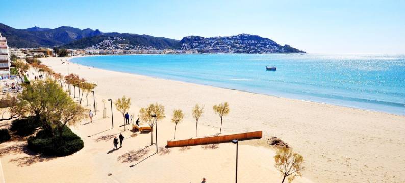 Apartment in Roses near Santa Margarita Beach图片