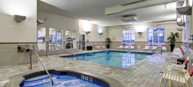 雷德迪尔希尔顿欢朋套房酒店(Hampton Inn & Suites by Hilton Red Deer)图片