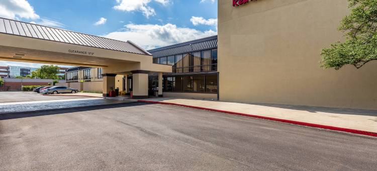 休斯顿IAH机场西南红顶Plus套房酒店(Red Roof Plus+ & Suites Houston - IAH Airport SW)图片