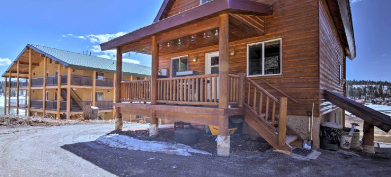 吹口哨的森林小屋：草地景观+燃气烧烤架!(Whistling Woods Cabin Meadow Views and Gas Grill!)图片