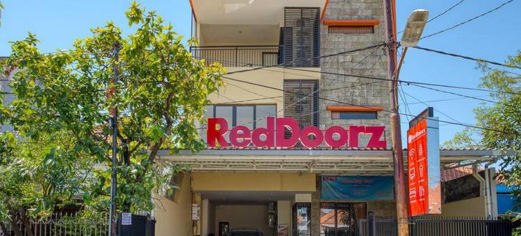 红多兹酒店靠近艾尔朗加大学校园(RedDoorz Syariah Near Airlangga University Campus B)图片