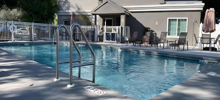 维罗海滩贝斯特韦斯特SureStay Plus酒店(SureStay Plus Hotel by Best Western Vero Beach)图片