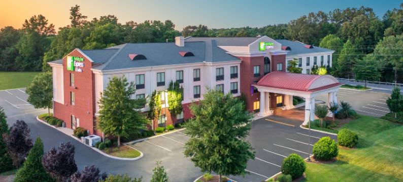 智选假日套房酒店塔拉霍马 by IHG(Holiday Inn Express & Suites Tullahoma by IHG)图片
