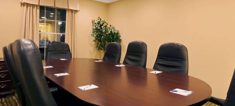 温德姆布兰登露天剧场戴斯酒店及套房(Days Inn & Suites by Wyndham Brandon Amphitheater)图片