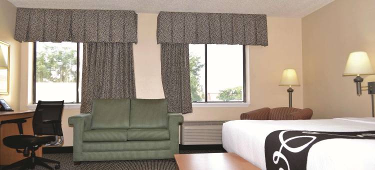 坦帕展览会场 拉昆塔温德姆套房酒店(La Quinta Inn & Suites by Wyndham Tampa Fairgrounds - Casino)图片