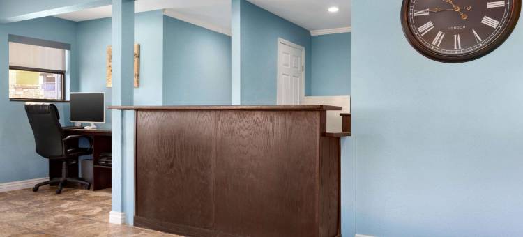 鲁伊多索唐斯戴斯酒店(Days Inn by Wyndham Ruidoso Downs)图片