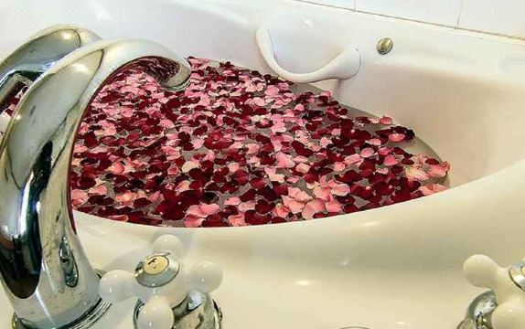 Bossotel Bangkok Hotel Overview