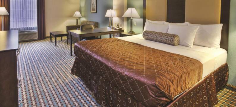 斯托宁顿神秘区拉昆塔温德姆套房酒店(La Quinta Inn & Suites by Wyndham Stonington-Mystic Area)图片