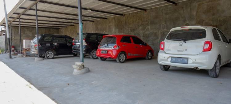 红多兹酒店-近塔图拉英雄公墓(RedDoorz Near Taman Makam Pahlawan Tatura)图片