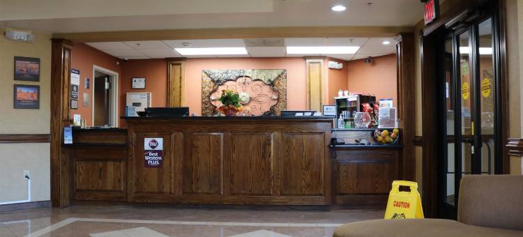 格林斯伯勒机场克拉丽奥波茵特酒店(Clarion Pointe Greensboro Airport)图片