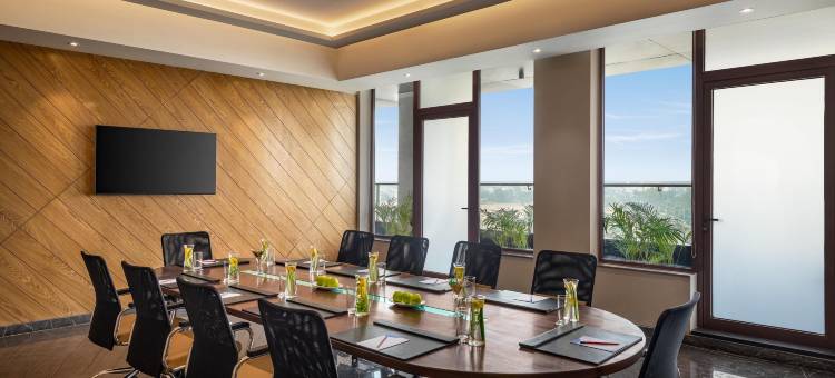 阿姆利则尔机场温德姆华美达安可酒店(Ramada Encore by Wyndham Amritsar Airport)图片