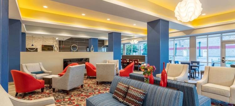 布卢明顿拉昆塔温德姆套房酒店(La Quinta Inn & Suites by Wyndham Bloomington)图片