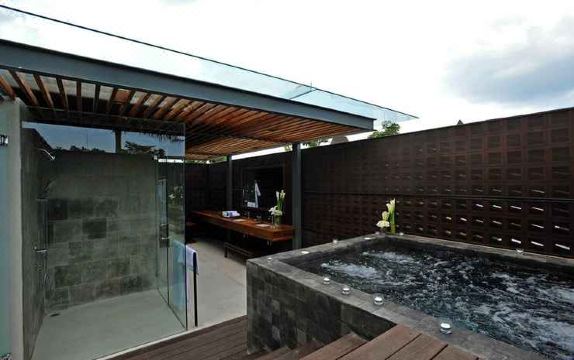 Djoglo Luxury Bungalow Hotel Overview