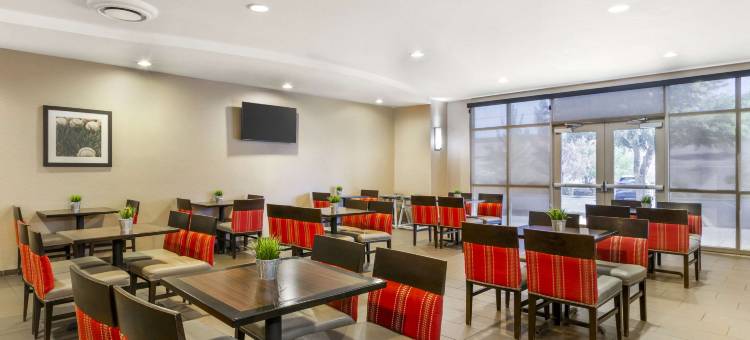 格兰岱尔州立农场体育场区舒适套房酒店(Comfort Suites Glendale - State Farm Stadium Area)图片