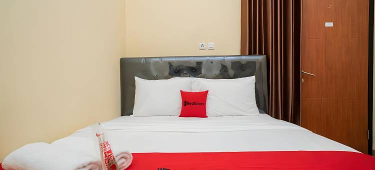 红门酒店 - 靠近红桥广场(RedDoorz Syariah Near Jembatan Merah Plaza)图片