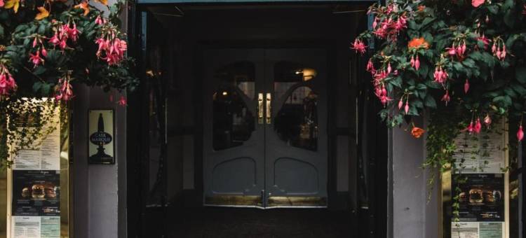 OYO德瑞德莱恩霍特尔(OYO The Red Lion Hotel)图片