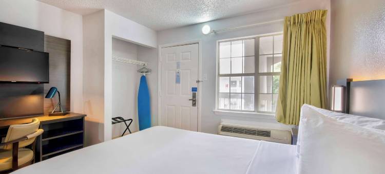 德克萨斯圣安东尼奥 - 六旗 6 号开放式客房酒店(Studio 6 San Antonio, TX - Six Flags)图片